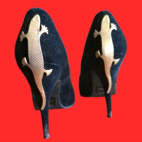 Vintage WILD PAIR Black Velvet Goth Stilettos Gold Gecko  Size 6B - Picture 1 of 15